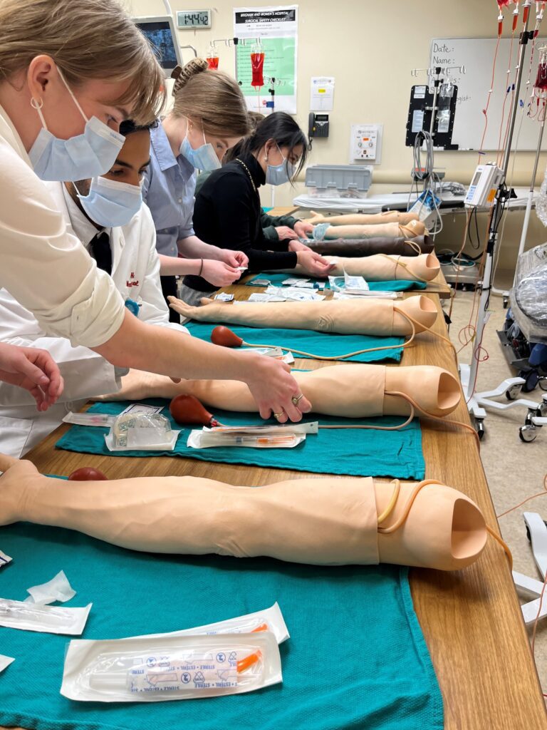 Harvard Medical School students practice PIV insertion at the HMS Pre-Clinical EM ICM Course.